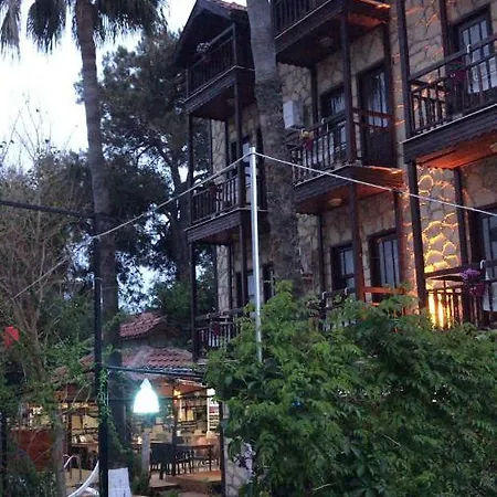 B&B Adalis Boutique *